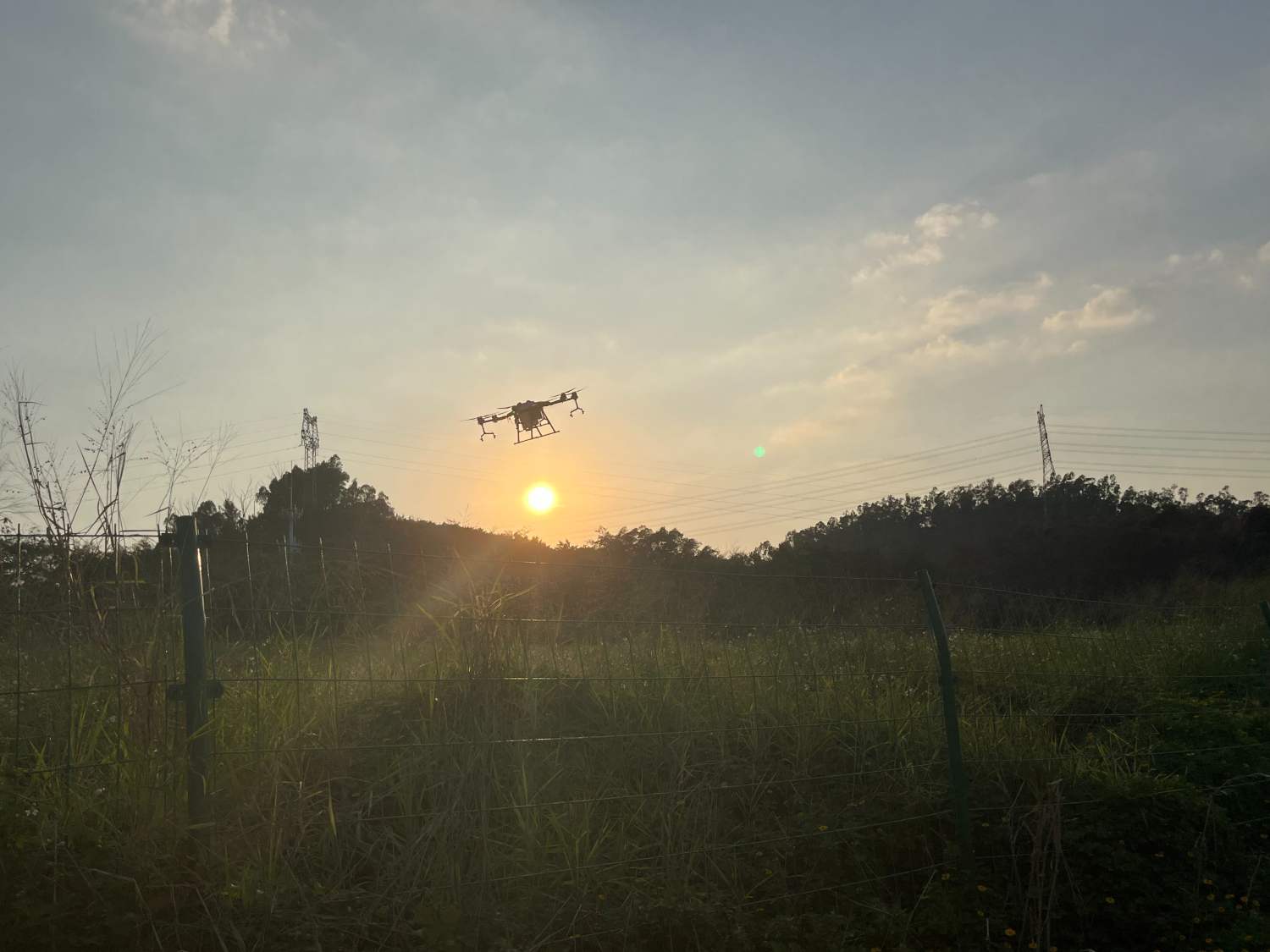 鼎峰植保無人機助力秋種