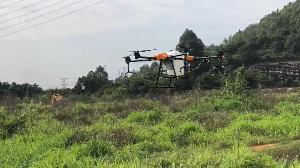 果農(nóng)打藥用上植保無人機